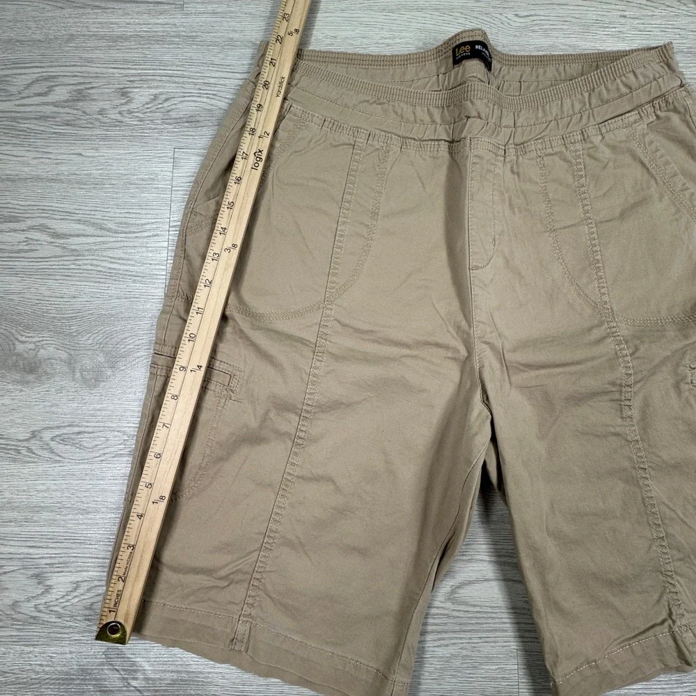 Lee Womens Shorts Relaxed Fit Mid Rise Khaki Tan 16W Cargo Stretch Pockets